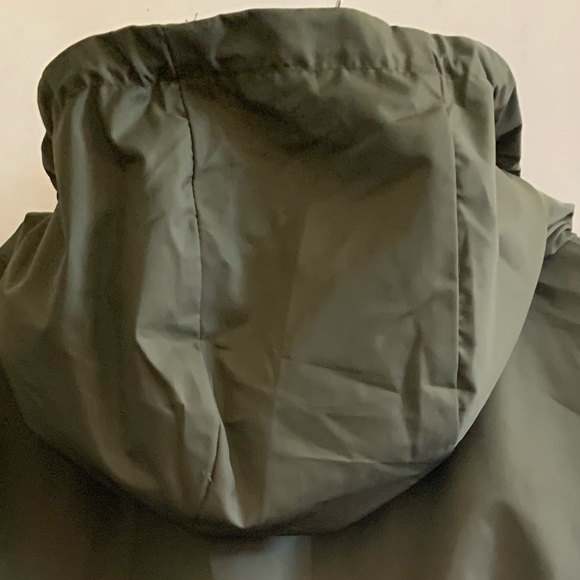 NWT army green nylon cropped jacket with hood, size L - Picture 6 of 7